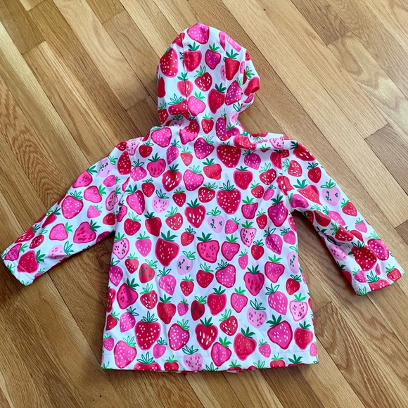 Hatley Girls’ 2 Strawberry Print Hooded Raincoat w/Pockets and Snap Front - Picture 4 of 5